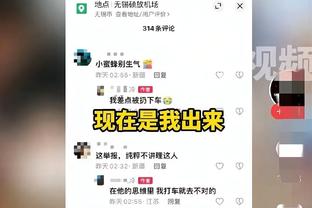 ?C罗在家和儿子踢球，小儿子身穿姆巴佩巴黎球衣